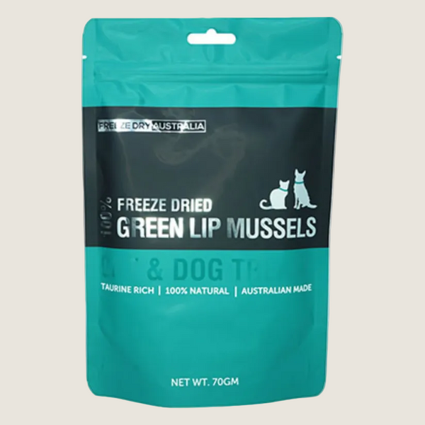 A packaging bag of Freeze Dried Green Lip Mussels for pets, featuring a vibrant teal color with black accents. The label highlights that the product is 100% natural, taurine-rich, and suitable for both cats and dogs, and weighs 70 grams.